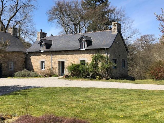 merveilleux cottage dans parc de 7,5 hectares Saint-Nicolas-du-Pélem Extérieur photo